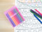 CAJA PARA CRAYOLAS 3" X 4" DE COLORES SURTIDOS LOCKERMATE