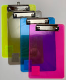 CLIP BOARD EN ACRILICO MINI 6" X 9" COLORES BAZIC